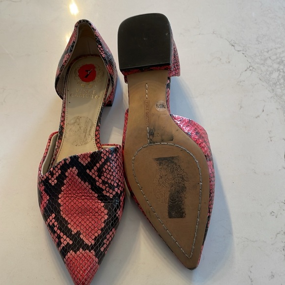 36. Vince Camuto Size 7 Animal Print Slip On 1/2 Inch Heel - Picture 3 of 6